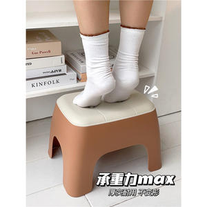 Tabouret moderne en plastique avec siège rembourré, meuble de maison durable pour salon, design minimaliste, taille standard - Product Image 4