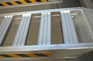 Nueva Rampa de Carga de Aluminio Plateado de Alta Resistencia de 3.5M y 6T con Orugas de Goma, Inclinación Personalizable para Maquinaria, Coches y Motocicletas - Garantía de 12 Meses - Product Image 2