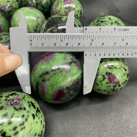 Pierre précieuse naturelle de haute qualité pierre de cristal rubis zoisite boule de sphère de cristal guérison