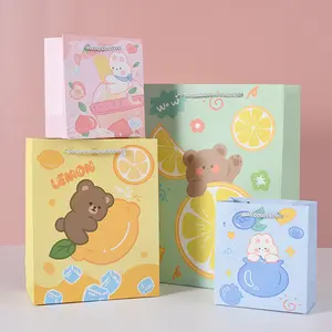 JuYi 사용자 정의 인쇄 두꺼운 만화 과일 동물 어린이 날 생일 선물 아기 옷 종이 쇼핑백