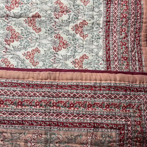Couette en coton KanthaQuilt de style vintage, imprimé patchwork à motifs de blocs tissés à la main, taille Queen, douce et réversible, couverture d'hiver pour hôtel - Product Image 1