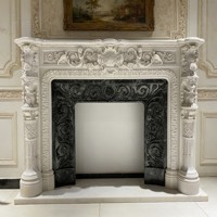 Ensemble de cheminée décoratif de style français sur mesure, en marbre blanc, avec étagère en marbre blanc