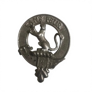 Esta es una insignia de escudo de clan escocés de peltre para el Clan Sutherland, 5º Bn. escocés. Insignia de la Gorra Glengarry de los Seaforth Highlanders de la Primera Guerra Mundial - Product Image 1