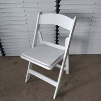 Chaises pliantes en résine blanche rembourrées, empilables, pour événements, mariages, jardins, vente en gros d'usine