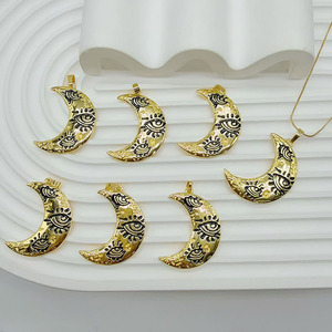Collier chaîne avec pendentif lune et œil maléfique en émail plaqué or 18 carats - Product Image 3