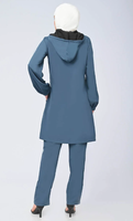 Ensemble de sport islamique modeste OEM 2 pièces : Tunique longue à capuche et demi-zip et pantalon – Survêtement musulman pour femme – Vente en gros
