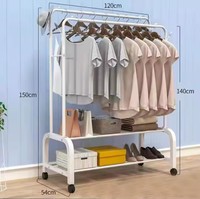 Porte-vêtements et chaussures moderne à double niveau en métal sur pied avec cintres pour chapeaux et manteaux pour salon