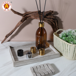 Diffuseur <span class=keywords><strong>de</strong></span> <span class=keywords><strong>parfum</strong></span> personnalisé en or mat et argent, avec bouchon à vis en métal inoxydable à ouverture supérieure et insert en plastique - Product Image 4