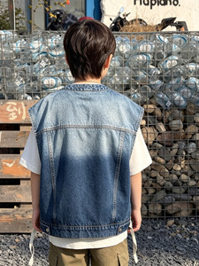 Gilet en jean de coton pour garçons, style automne 2026, nouveau modèle, <span class=keywords><strong>veste</strong></span> <span class=keywords><strong>sans</strong></span> manches élégante, décontractée, courte, tendance coréenne, fermeture boutonnée, en stock - Product Image 2