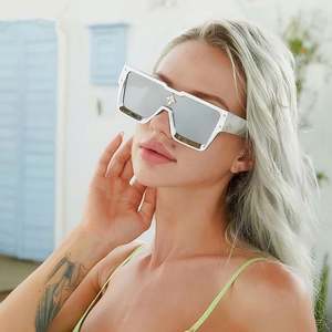 Lunettes de soleil surdimensionnées carrées pour femmes, tendance rétro de luxe, personnalisées, 2025, UV400 - Product Image 2