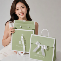 Emballage de sac Europe biodégradable recyclable Sacs en papier cadeau de luxe avec votre propre logo pour les petites entreprises