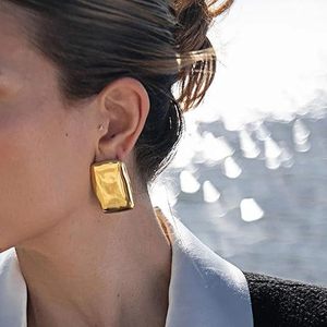 Pendientes Geométricos Rectangulares con Diseño Martillado en Oro, Acero Inoxidable 18K, Joyería de Moda - Product Image 4
