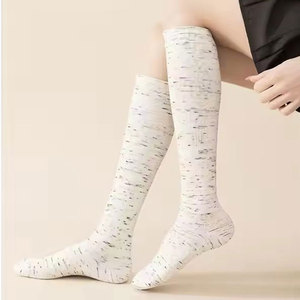 HY-3460 nouveau NEPs chaussettes de tube de style collège pour enfants chaussettes de genou tricotées minces couleur pure tout assorti pour le corps de logo de printemps - Product Image 2