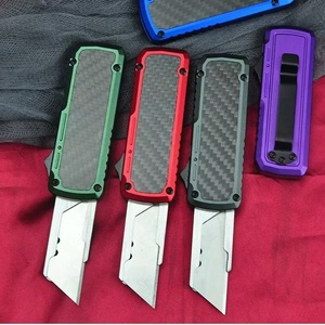 Cuchillo Multiusos Automático con Mango <span class=keywords><strong>de</strong></span> Aluminio y Fibra <span class=keywords><strong>de</strong></span> Carbono, Cuchilla <span class=keywords><strong>de</strong></span> Acero al Carbono SK5, Botón <span class=keywords><strong>de</strong></span> Empuje, Cambio Rápido <span class=keywords><strong>de</strong></span> Cuchillas - Product Image 1