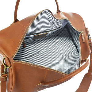 Sac de sport classique en cuir véritable écologique, léger, spacieux, durable et imperméable, en polyester, pour la vente en gros - Product Image 2