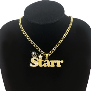 Conjunto de Joias Personalizadas Lateefah OEM: Colar com Nome de Bebê, Corrente Cubana de Aço Inoxidável e Pulseira com Zircônia, Coroa e Estrela - Product Image 5