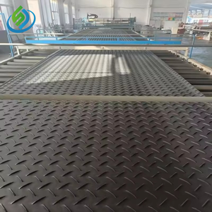 Fabricant professionnel proposant des panneaux d'accès en polyéthylène sur mesure pour la protection des sols sur les chantiers de construction - Product Image 6