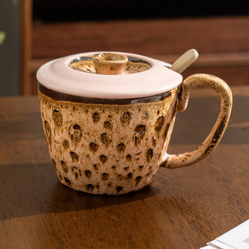 Tasse cuite au four à motif léopard rose avec couvercle et cuillère