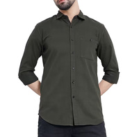 Chemise décontractée minimaliste pour homme en satin à manches longues, lignes épurées, tissu respirant et écologique pour un style de garde-robe capsule