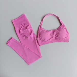 Conjunto de dos piezas de ropa interior deportiva OEM de fábrica: Top sin costuras con cuello halter y espalda hermosa, y leggings de fitness de <span class=keywords><strong>cintura</strong></span> <span class=keywords><strong>alta</strong></span> ajustados para mujer. - Product Image 5