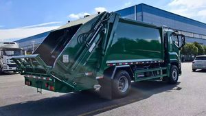 Camion à ordures compacté ISUZU GIGA 4X2 d'occasion, neuf, avec 240 ch - Product Image 4