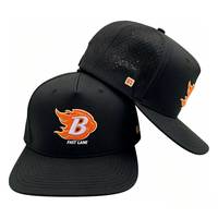 Gorra Snapback de 5 Paneles con Logotipo Personalizado, Nylon Perforado, Transpirable e Impermeable, Bordado de Llama de Carreras, Parche Lateral, Visera Plana y Corona Alta