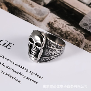 แหวนผู้ชายลายหัวกะโหลกสไตล์เรโทรพังก์ วัสดุไทเทเนียมสตีล รุ่น SA881 ของขวัญสำหรับโอกาสพิเศษ - Product Image 3