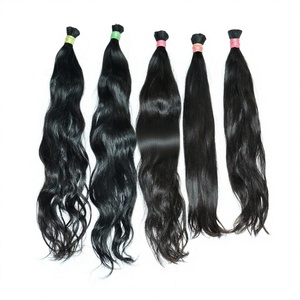 Extensions de cheveux humains 100% naturels vierges Remy, en vrac pour tissage à la dentelle, couleur noire, incluant styles lisses et ondulés, provenance temple indien - Product Image 1