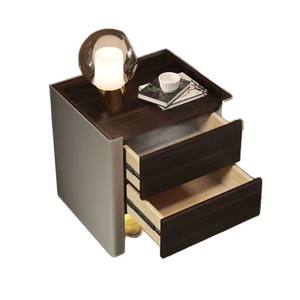 Mesita de noche moderna de madera maciza con gabinete de almacenamiento de cuero, mueble de dormitorio para uso adulto - Product Image 5
