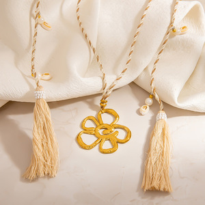 Collier en acier inoxydable de style européen avec pendentif fleur, chaîne à plusieurs couches pour femmes - Product Image 2