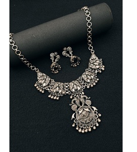 Conjunto de Collar y Aretes de Plata de Lujo para Mujer - Joyería de Regalo de Compromiso con Diseño Clásico y Brillo Duradero - Product Image 2