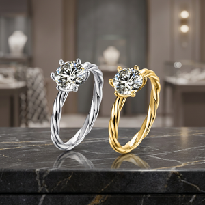 Anillo de Compromiso de Moissanita Plateado en Rodio con Certificación IGI, Corte Brillante, Engaste de Garra, Estilo Clásico Romántico - Product Image 1
