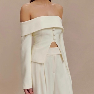 Top Corto Elegante con Hombros Descubiertos y Abertura Frontal para Mujer, OEM - Product Image 2