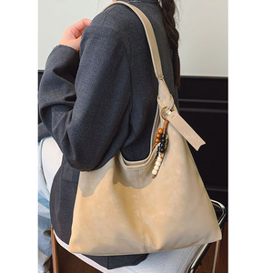 Sac hobo vintage en cuir PU souple de couleur unie avec doublure en polyester, grande capacité, sac à main à porter sous le bras, usage quotidien - Product Image 3