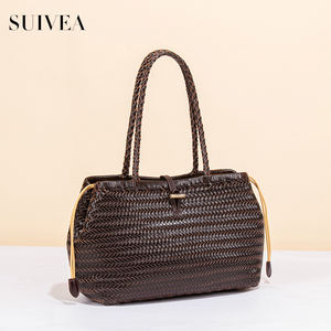 Sac fourre-tout rétro en cuir véritable tressé à la main, chic et décontracté, pour femme - Product Image 4