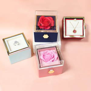 Nouvelle boîte à bijoux rotative en forme de rose, coffret cadeau pour la Saint-Valentin, boîtes à bagues en acrylique pour mariage, rangement de colliers, présentoir à bijoux en forme de rose - Product Image 1