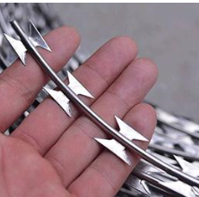 <span class=keywords><strong>Alambre</strong></span> de púas de hierro galvanizado doble concertina de bajo precio y más vendido <span class=keywords><strong>para</strong></span> protección en prisiones - Product Image 5