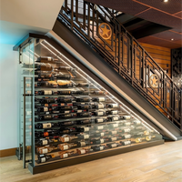 Cage d'escalier personnalisation de la cave à vin maison casiers à vin sous les escaliers avec grand rangement support en acier inoxydable armoire à vin en verre