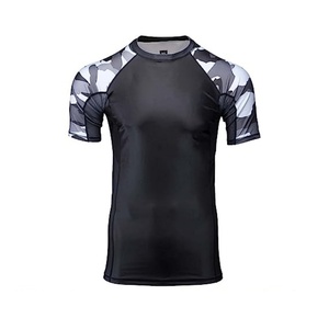 Camiseta de Natación Corta para Hombre, Camuflaje, Protección Solar UPF 50+, Nylon, Venta al Por Mayor de Fábrica - Product Image 1