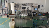 Machine de remplissage et de capsulage de bouteilles rotative automatique à haute précision de remplissage pour les produits chimiques quotidiens