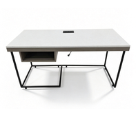 Bureau d'écriture avec plateau en pierre de quartz et structure métallique, avec prise électrique, pour chambre d'hôtel