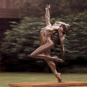 Sculpture <span class=keywords><strong>de</strong></span> femme nue en bronze poli avec impression en relief dansant dans le jardin pour une utilisation en extérieur - Product Image 1