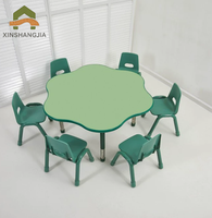 Ensemble table et chaises réglables ignifuges pour maternelle, avec sièges en plastique et pieds en métal, idéal pour les salles de classe préscolaires, garderies et crèches