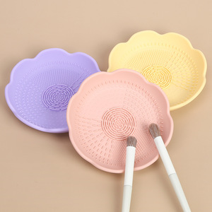 Bol de nettoyage de maquillage en silicone en forme de pétale 101,5x101,5x20mm pour pinceaux et éponges avec design de drainage - Product Image 2