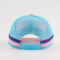 Casquette de performance structurée en maille éponge avec logo brodé en relief à 5 panneaux, deux bandes latérales, personnalisable OEM, vente en gros