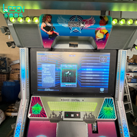 Machine d'arcade de danse pour 2 joueurs, fonctionnant à pièces, jeu de danse musicale avec écran HD de 55 pouces et éclairage LED coloré pour lieux intérieurs