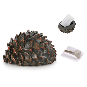 Caja de Almacenamiento de Dinero con Forma de Piña de Nuez de Pino, Caja Fuerte Creativa Oculta de Resina con Llave para Evitar Pérdidas - Product Image 1