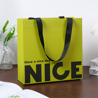 Sacs shopping en papier rose de luxe avec logo personnalisé et poignées en ruban, emballages cadeaux haut de gamme pour boutiques, vente en gros