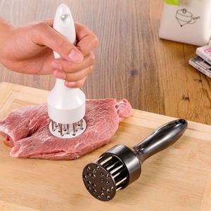 Machine à attendrir la viande en acier inoxydable pour porc, bœuf, steak, poulet – Outil de cuisine essentiel en métal pour attendrir la viande et éliminer les arêtes. - Product Image 3