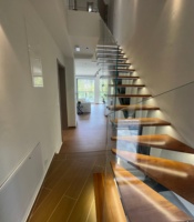 Escalier droit en verre VIKO de haute qualité, pratique pour la maison, style simple, facile à installer